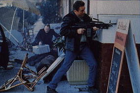 Movie still, Robert De Niro in Ronin, Festivale film reviews section; ronin.jpg - 14314 Bytes