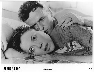 Movie still, Annette Benning and Aidan Quinn in In Dreams, Festivale film reviews section; indreams.jpg - 16707 Bytes