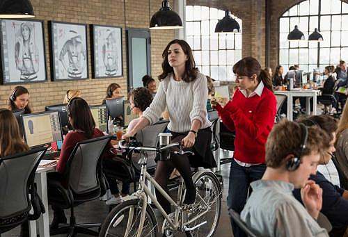 movie still, Anne Hathaway in The Intern, Festivale film review; 500x341