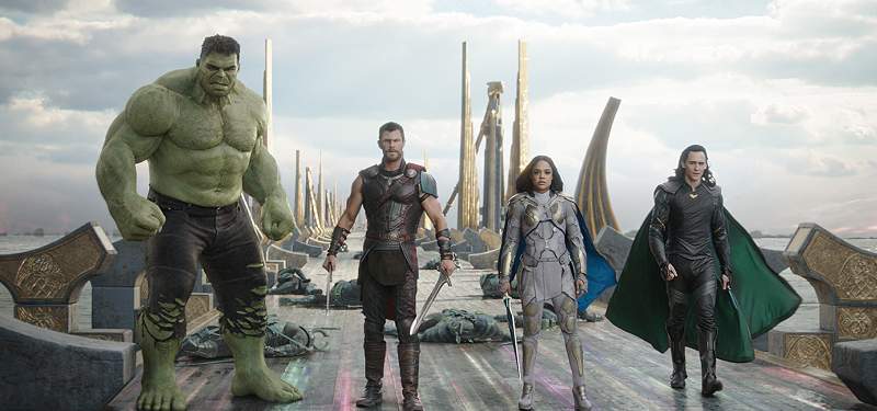 Mark Ruffalo, Chis Hemsworth, Tessa Thomson and Tom Hiddleston  in Thor Ragnarok (2017) movie still;800x375