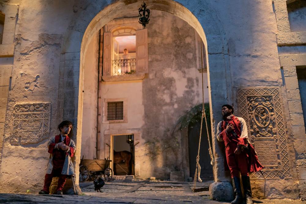 Cyrano (2021), movie still, Peter Dinklage, Kelvin Harrison Jr, Hayley Bennett; 1000X667