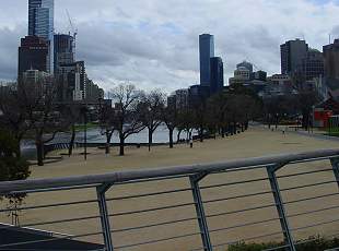 Birrarung Marr beside the Yarra, Melbourne; photo (c) Ali Kayn 2005; 310x230