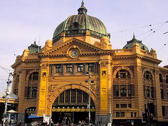 Flinders Street Station, Melbourne; photo: Ali Kayn; 340x256