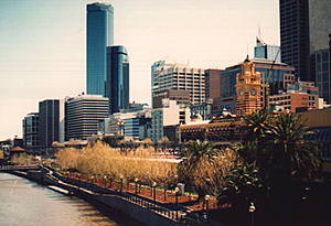 Flinders Street Station beside the Yarra River, Melbourne; photo: (c) Ali Kayn; 300x205