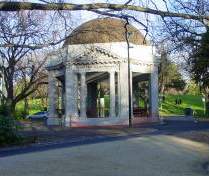 Memorial to Lady Janet photograph (c) 2005 Ali Kayn