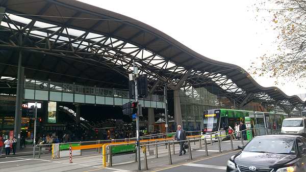 Southern Cross Station, exterior (c) 2016 Ali Kayn; 600x338