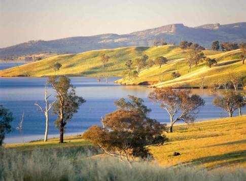 Lake Hume, photo 2007 courtesy Destination Albury Wodonga