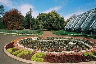 Ballarat Botanical Gardens; photo Peter Dunphy 2006 courtesy Tourism Victoria