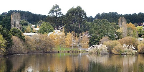 Lake House in Autumn, Daylesford, 2012 Ray Messner, courtesy Tourism Victoria; 489x244