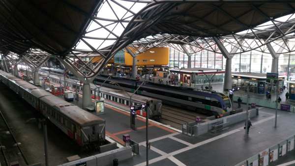 Southern Cross Station, interior (c) 2016 Ali Kayn; 600x338