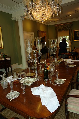 Dining table display, Johnston Collection, East Melbourne; 310x465